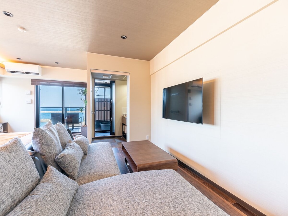 [Modern Japanese Suite] 50m²  + 10m²  Private Terrace, Shigaraki-yaki Open-air Bath - Photo 3