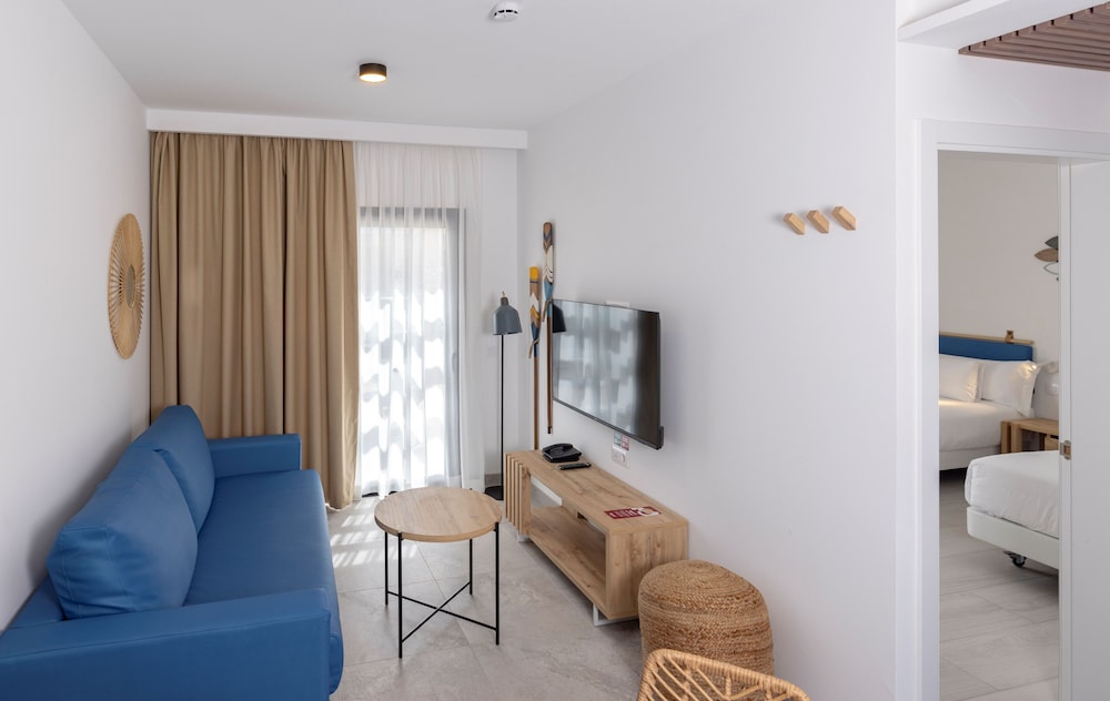 Family Apartment, 2 Bedrooms, Terrace (superior, 1 adult and 1 child) photo 3