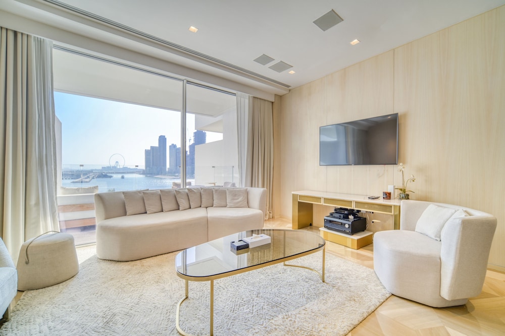 Exclusive Apartment, 2 Bedrooms, Partial Ocean View