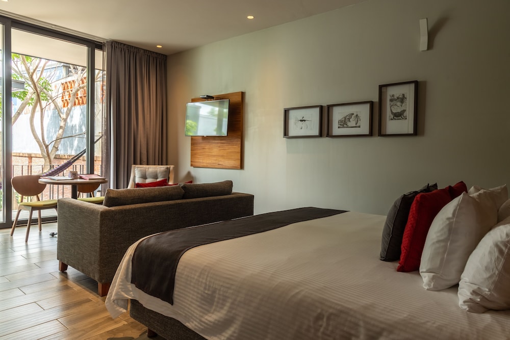 Junior Room, Balcony