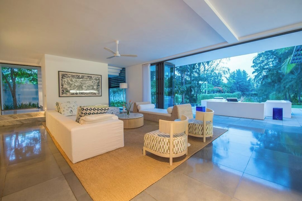 Premium Riverfront Pool Residence photo 2