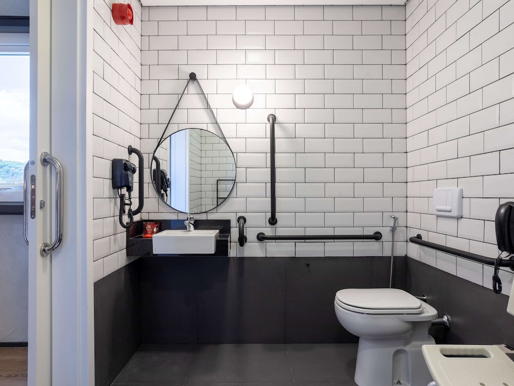 Standard Room, 1 Double Bed, Accessible (Accessible) - Photo 6