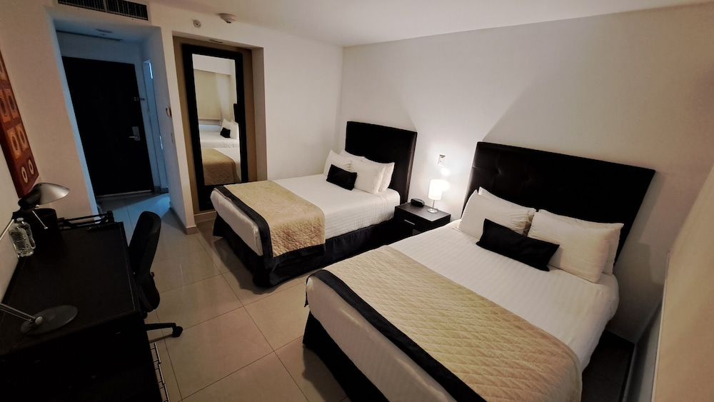 Standard Double Room, 2 Double Beds - Photo 2
