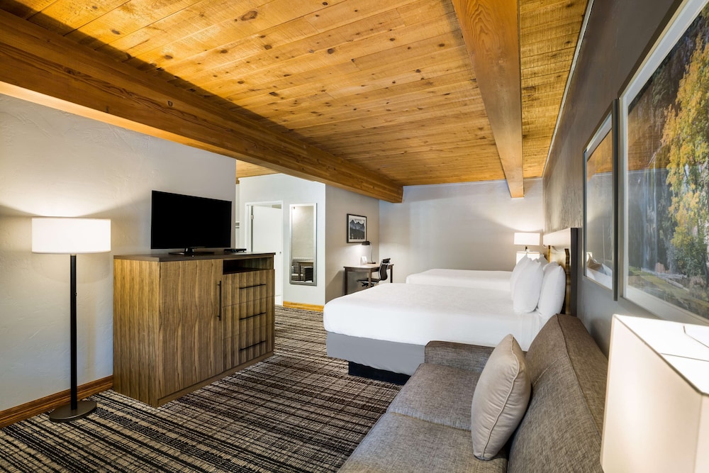 Standard Room, 2 Queen Beds, Non Smoking (with Single Sofabed;Larger Room) photo 2