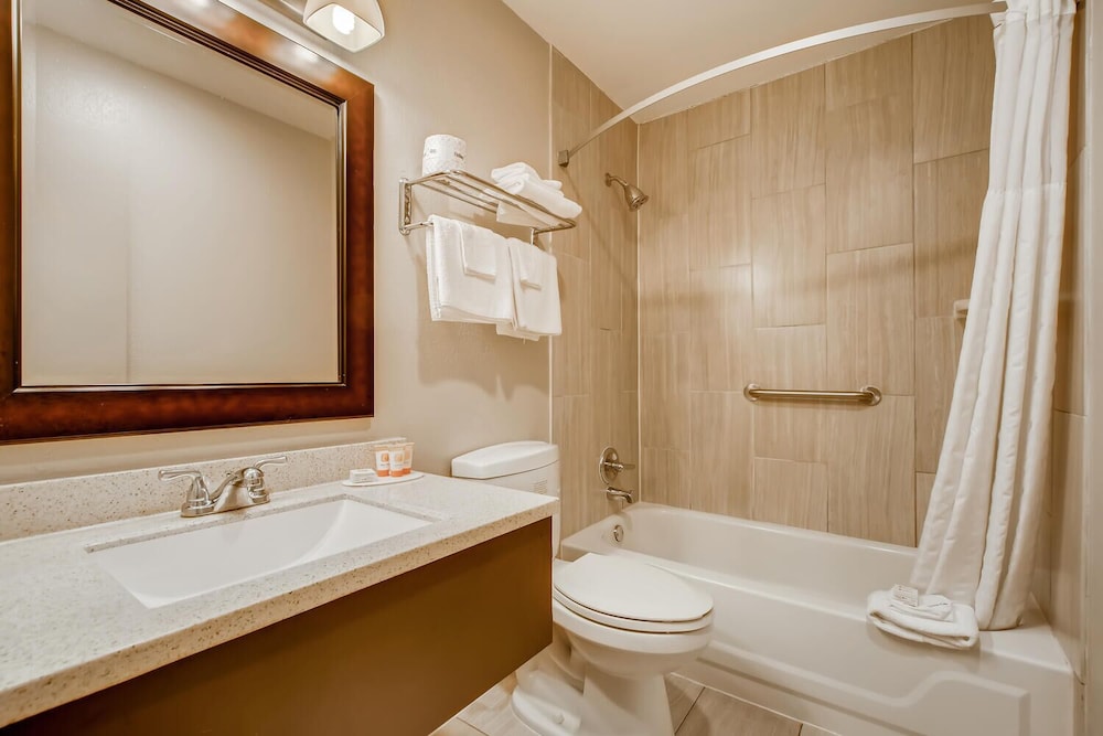 Standard Room, 2 Queen Beds - Photo 8
