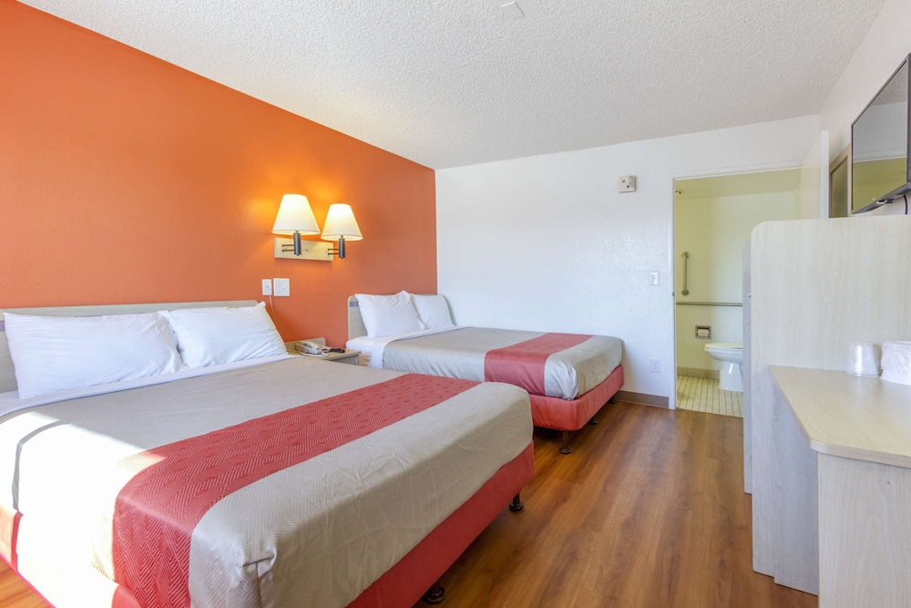 Standard Room, 2 Double Beds, Non Smoking - Photo 1