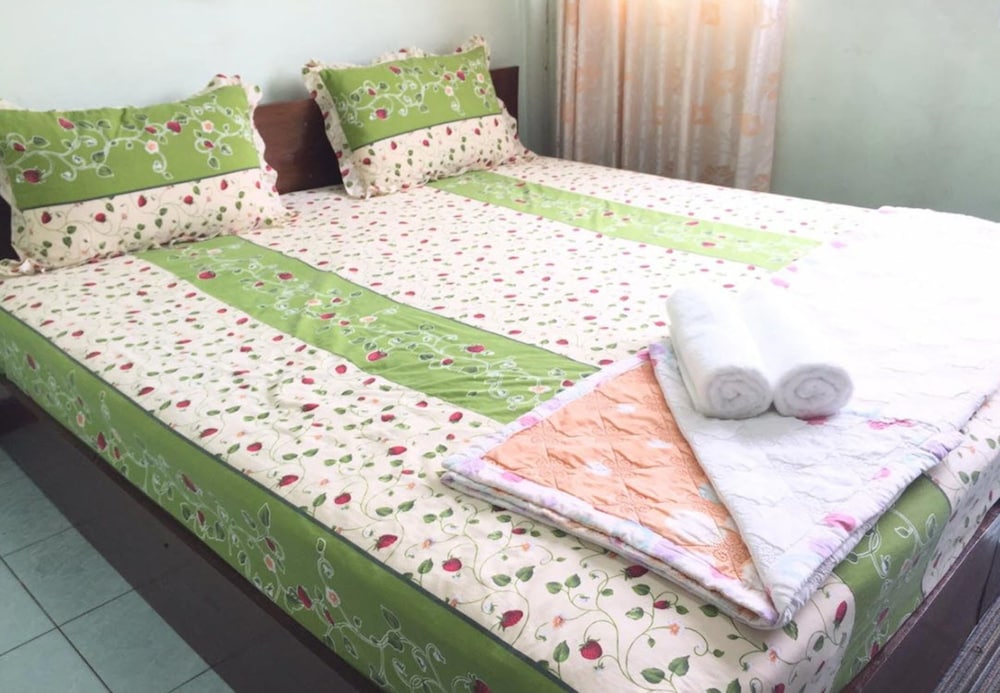 Standard Double Room with Air-Conditioner and Private Bathroom photo 2