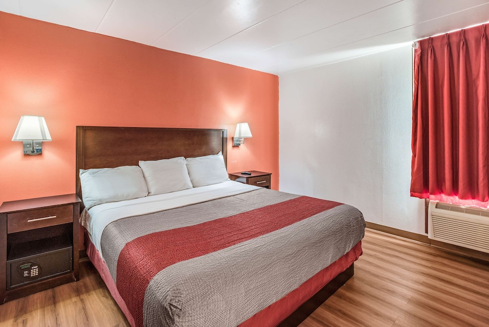 Deluxe Suite, 1 King Bed, Accessible, Non Smoking - Photo 6