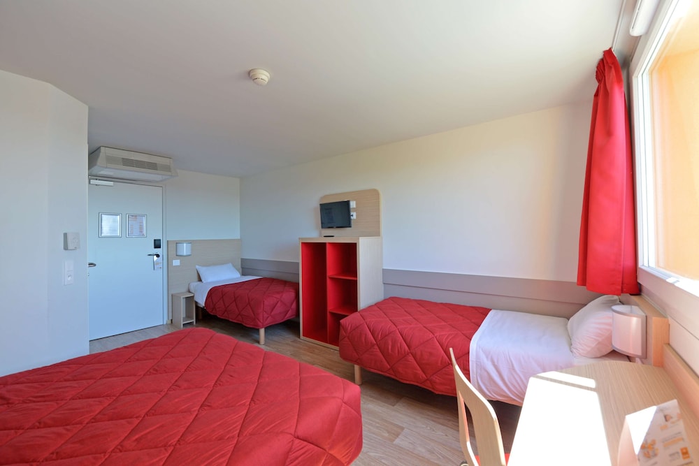 Standard Room, Multiple Beds photo 2