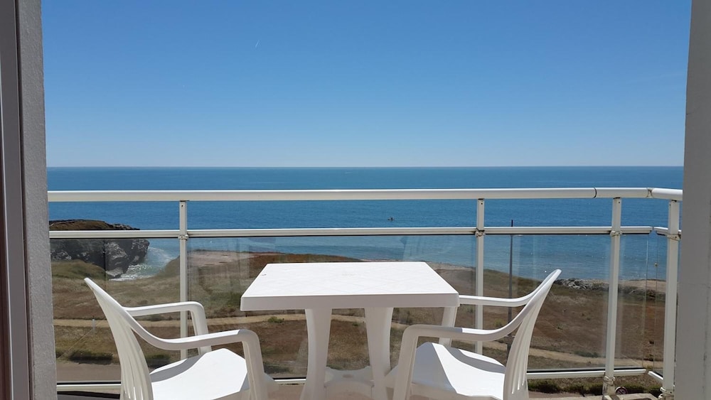 Superior Double Room, 1 Queen Bed with Sofa bed, Bathtub, Oceanfront photo 3