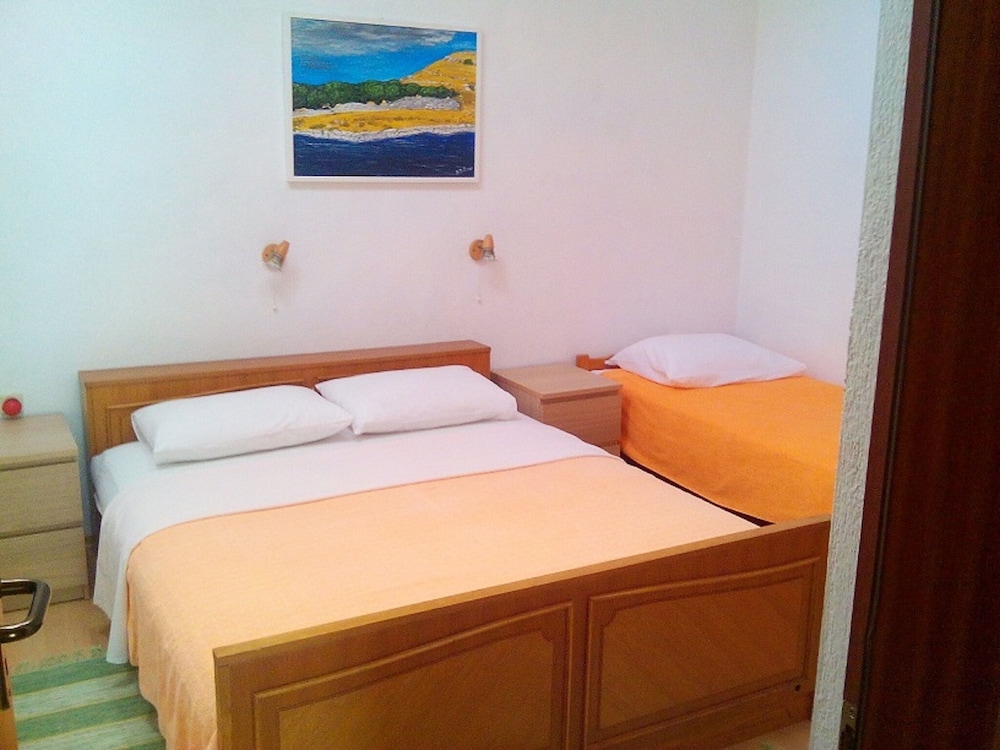 Apartment, 2 Bedrooms, Accessible, Smoking photo 1