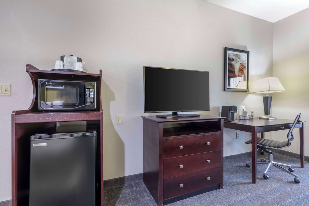 Standard Room, 2 Queen Beds, Accessible, Jetted Tub - Photo 2