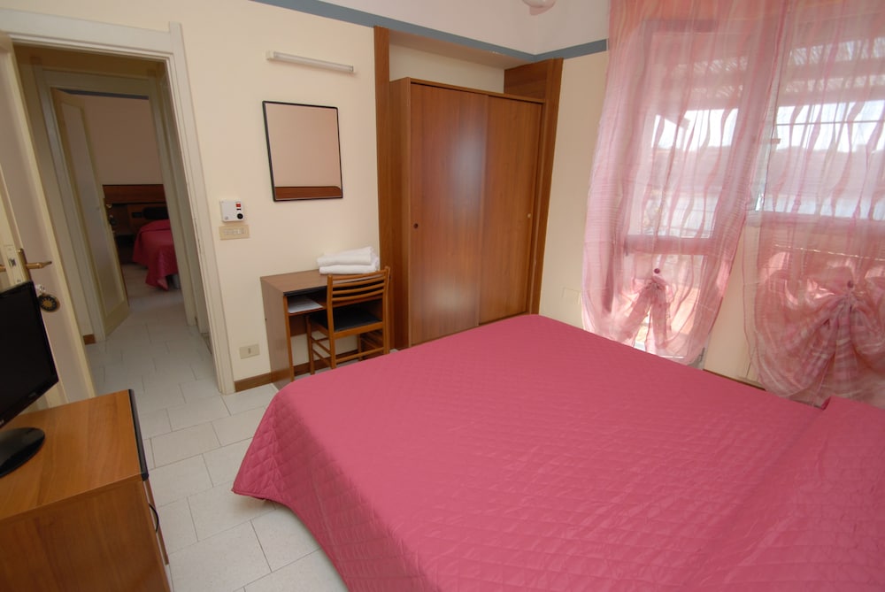 Quadruple Room, 2 adjoining bedrooms, Terrace, Sea View photo 3