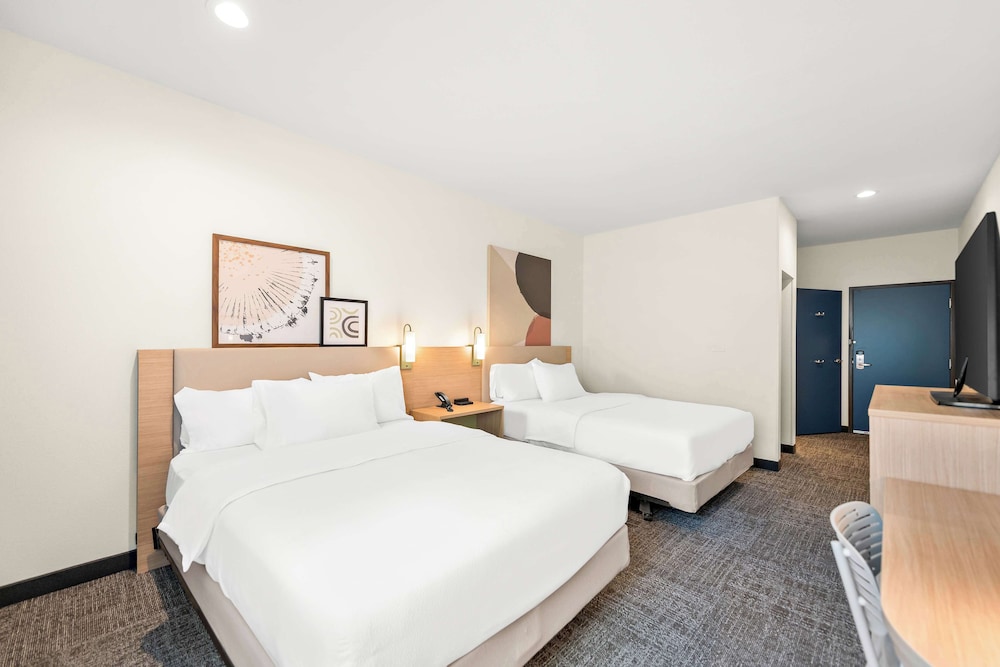 Room, 2 Queen Beds, Accessible, Bathtub - Photo 2