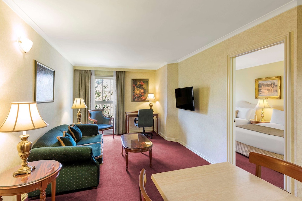 Room, 1 Queen Bed, Non Smoking - Photo 4