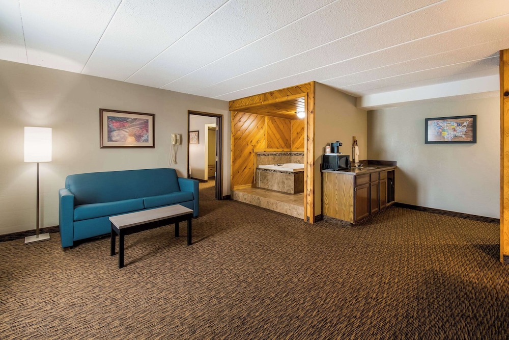 Suite, 1 King Bed, Non Smoking - Photo 1