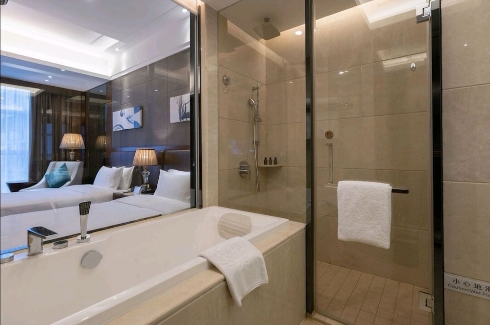 Deluxe King Room photo 3