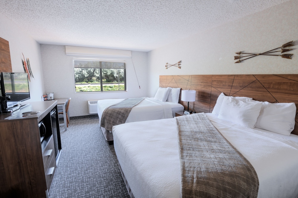 Traditional Room, 2 Queen Beds, Refrigerator & Microwave, Desert View photo 1