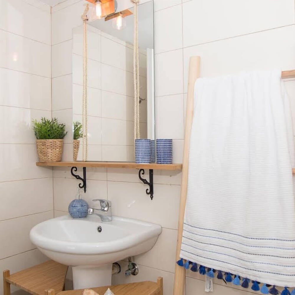 Grand Apartment, 3 Bedrooms, Sea View photo 2