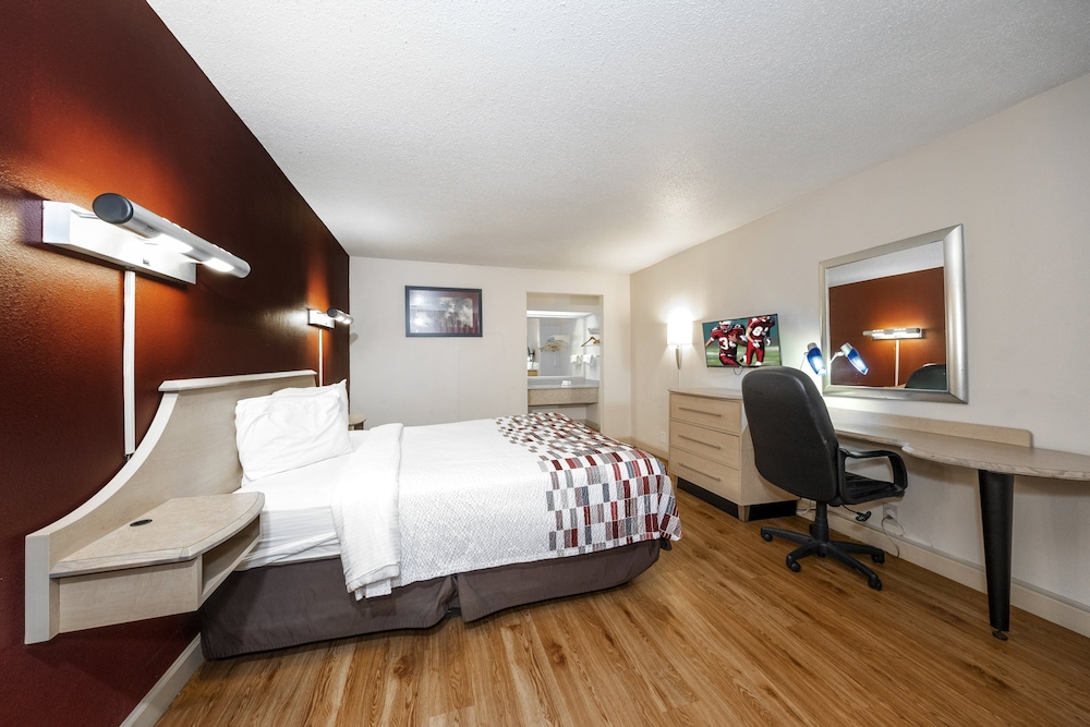 Standard Room, 1 Queen Bed, Non Smoking photo 1