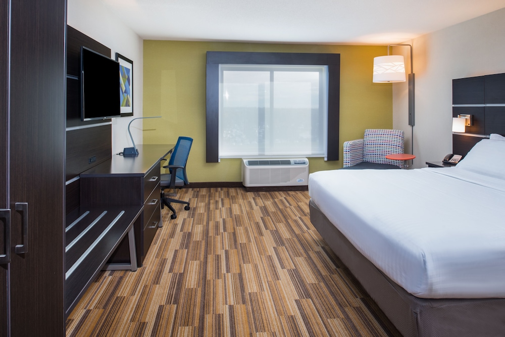 Suite, 1 King Bed, Accessible (Communications, Accessible Tub) - Photo 2