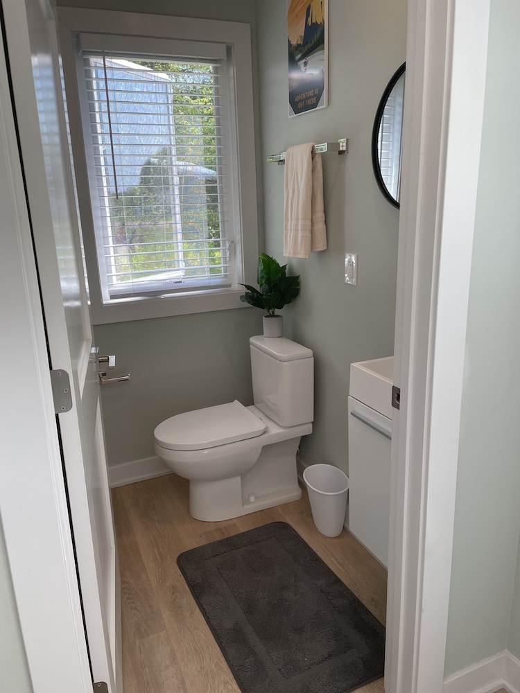 House, 1 Bedroom (No pets, tiny house, linens included) photo 2