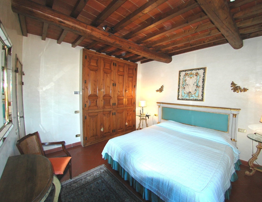 Superior Double or Twin Room, Pool View photo 3