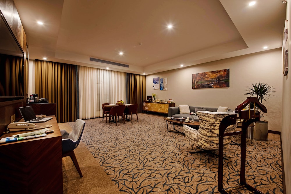Junior Suite - King - Photo 2