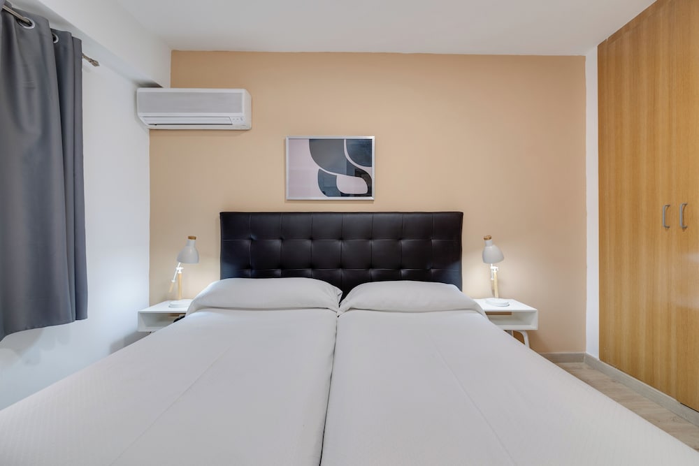 Basic Single Room, 1 Double Bed photo 2