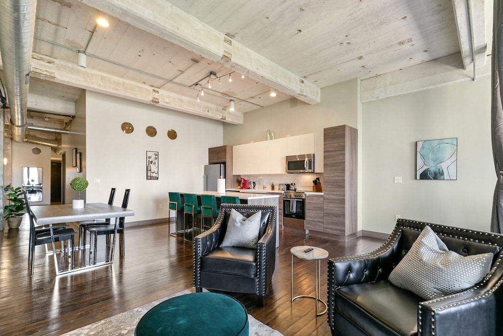 Signature Loft, 3 Bedrooms, 2 Bathrooms, City View - Photo 22