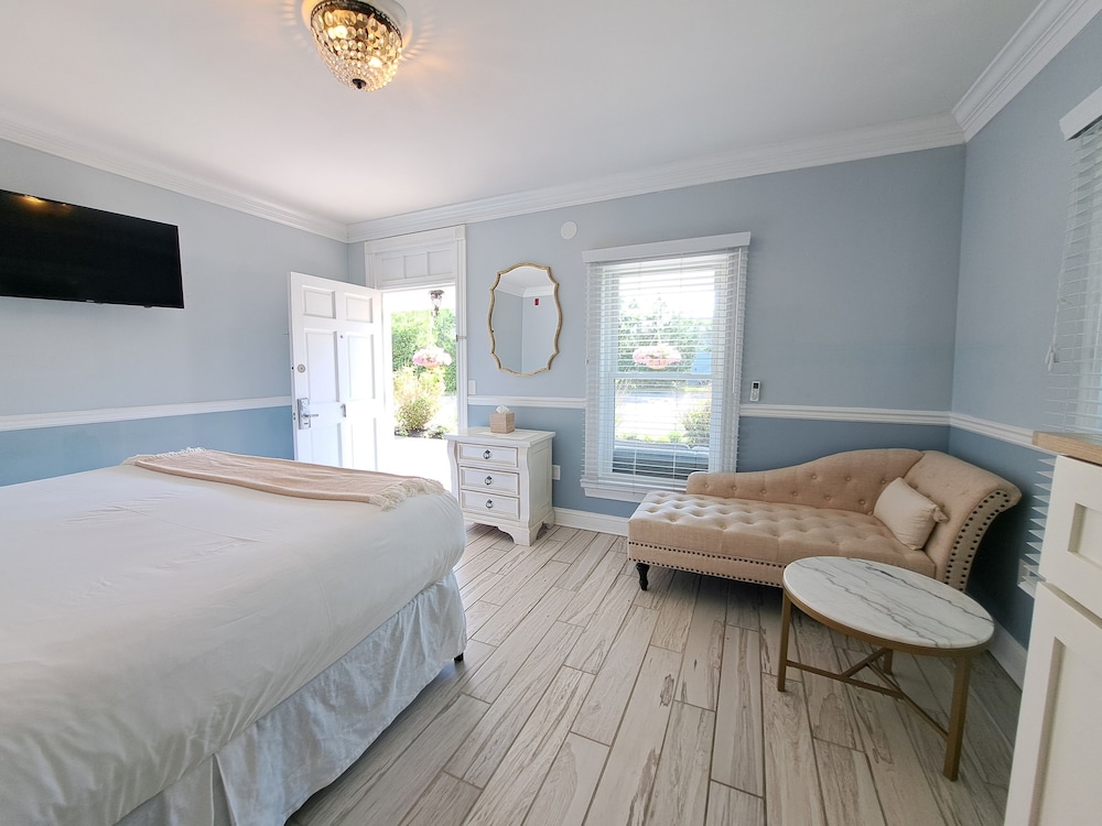 Deluxe Room, 1 King Bed, Ground Floor photo 3