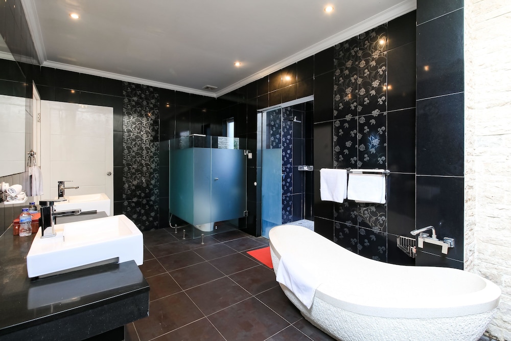 Two Bedrooms Executive Pool Villa - Photo 2