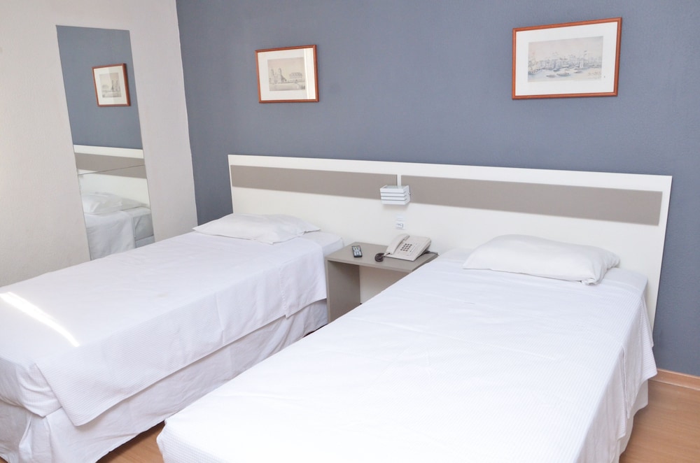 Standard Twin Room - Photo 1
