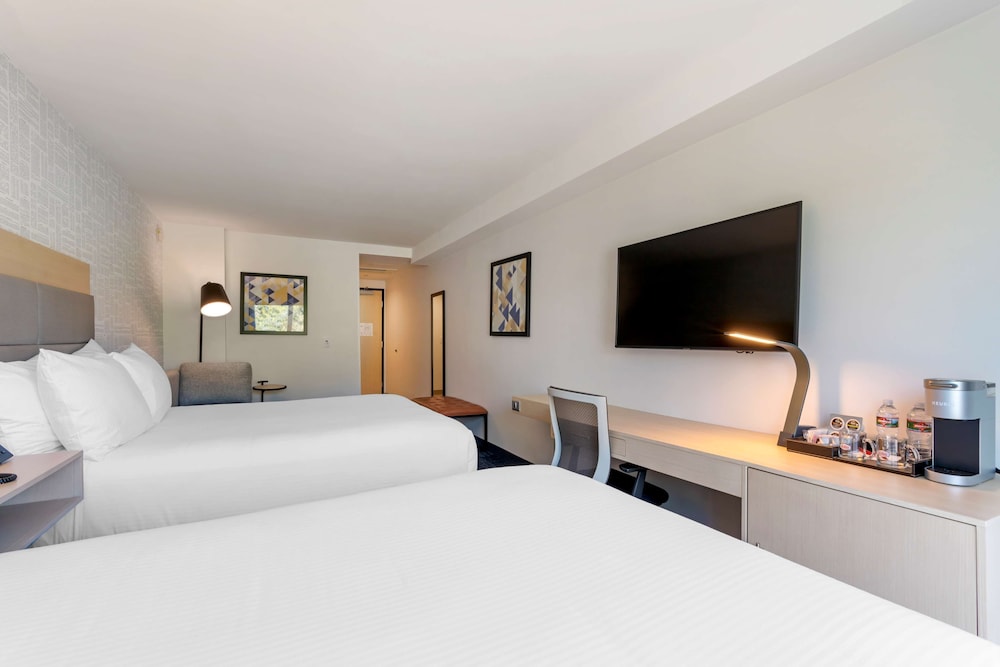 Standard Room, 2 Queen Beds, Accessible, Refrigerator