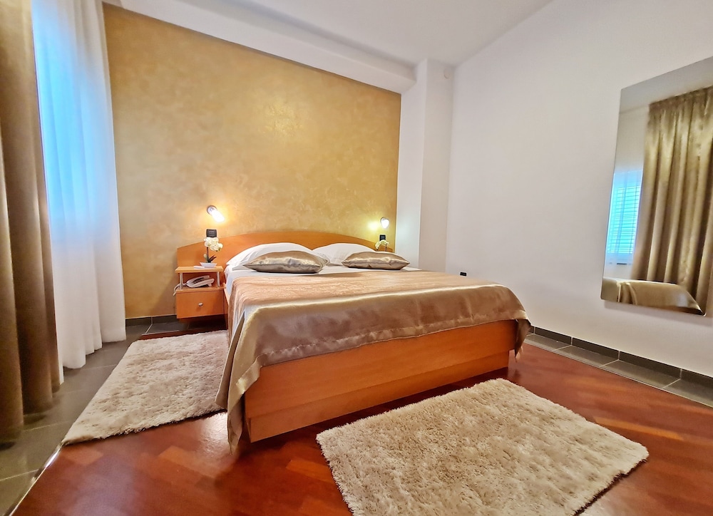 Suite, Partial Sea View photo 3