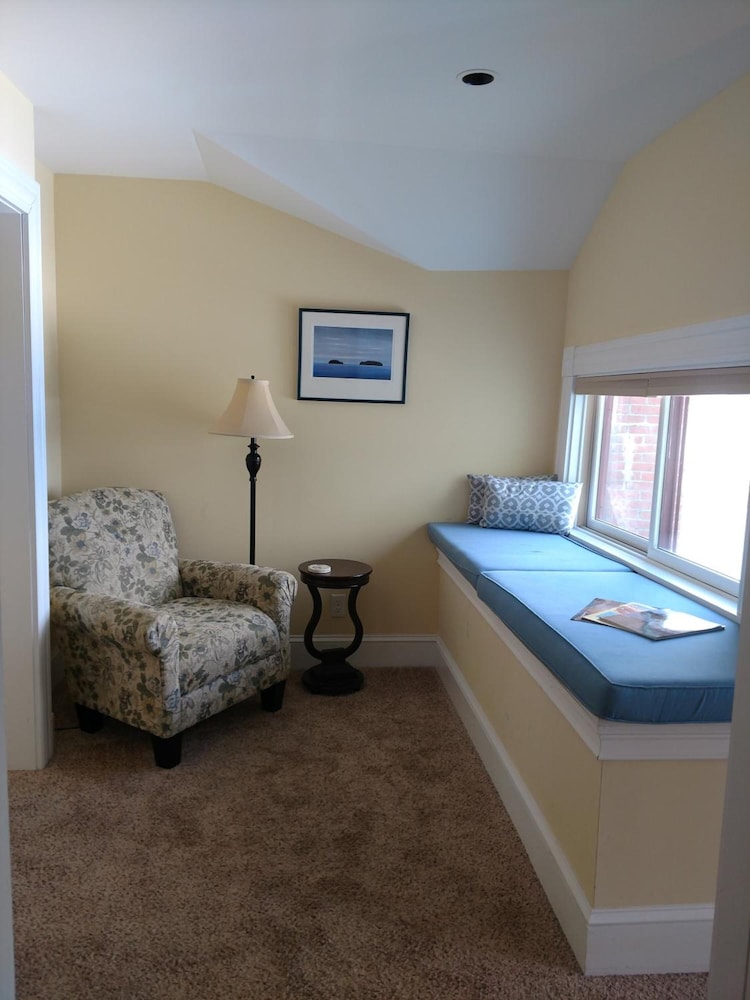 Suite, 1 King Bed, Ocean View photo 2