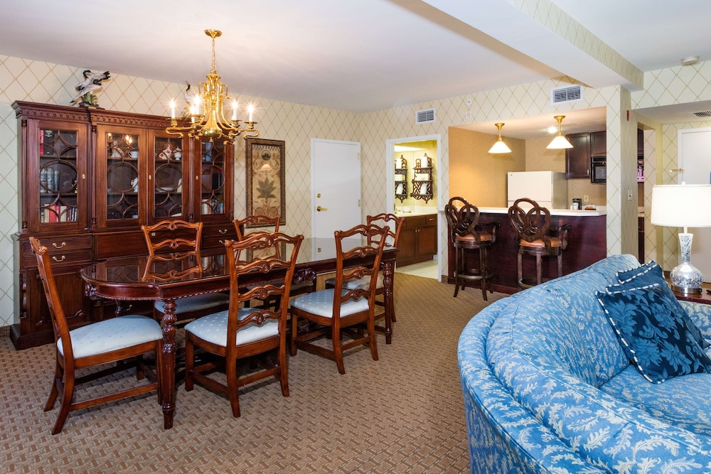 Presidential Suite, 1 King Bed, Non Smoking - Photo 5