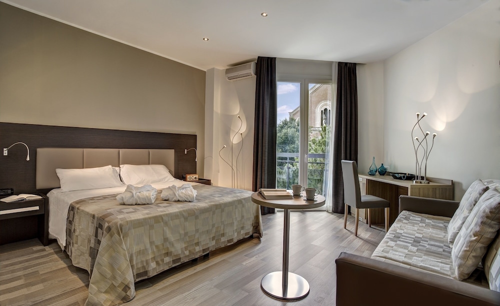 Superior Double or Twin Room - Photo 9