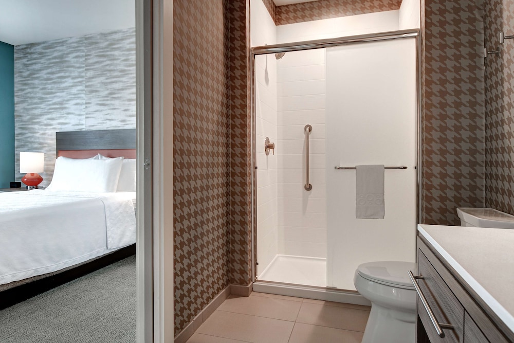 Suite, 1 Queen Bed, Accessible, Non Smoking (Hearing) - Photo 6