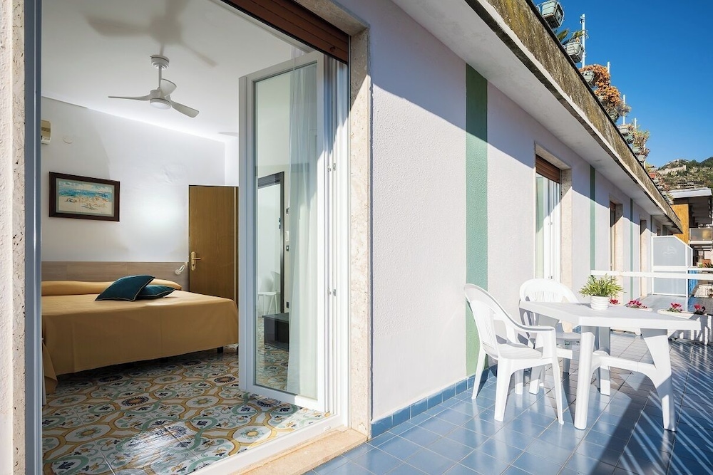 Superior Apartment, 1 Queen Bed with Sofa bed photo 3