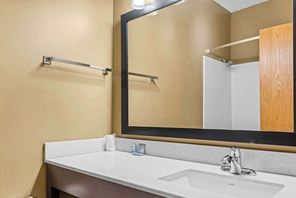 Suite, 1 King Bed, Non Smoking, Jetted Tub - Photo 4