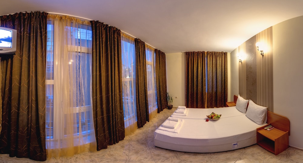Classic Double Room, Partial Sea View photo 3