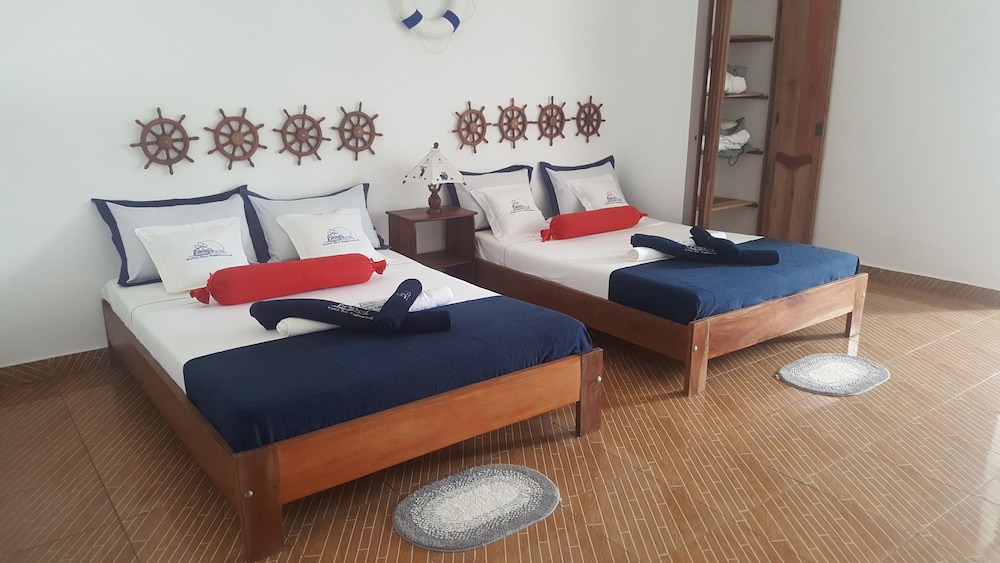 Family Room, 2 Queen Beds, Partial Sea View photo 1