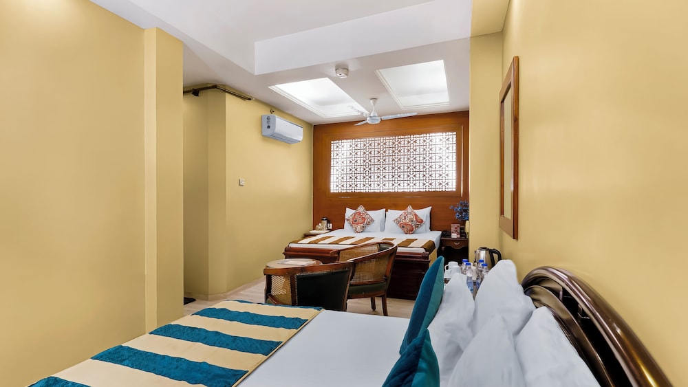 Family Room with Airport Pickup