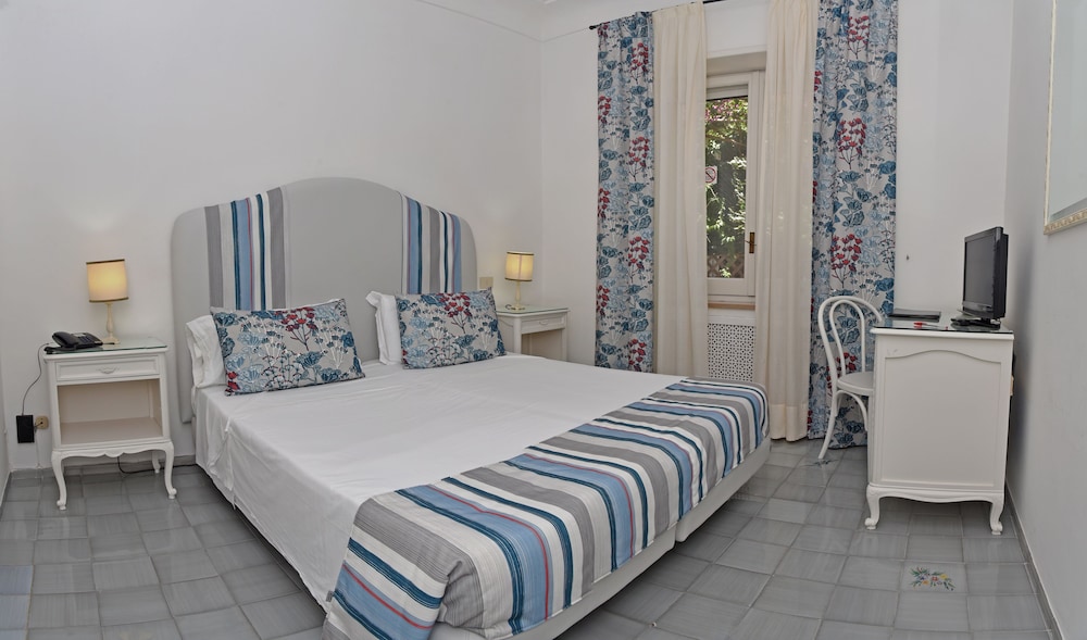 Economy Double Room photo 3