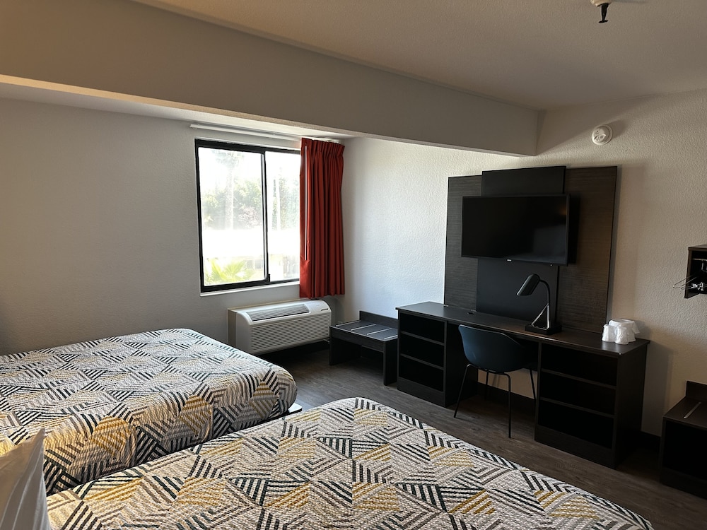 Standard Room, 2 Queen Beds, Non Smoking, Refrigerator