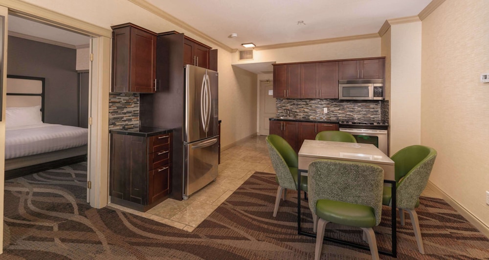 Suite, 2 Queen Beds, Non Smoking, Kitchen (with Sofabed, Full Kitchen)