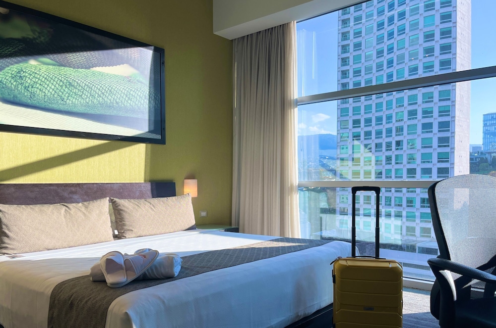 Grand Suite, 1 King Bed, City View photo 3