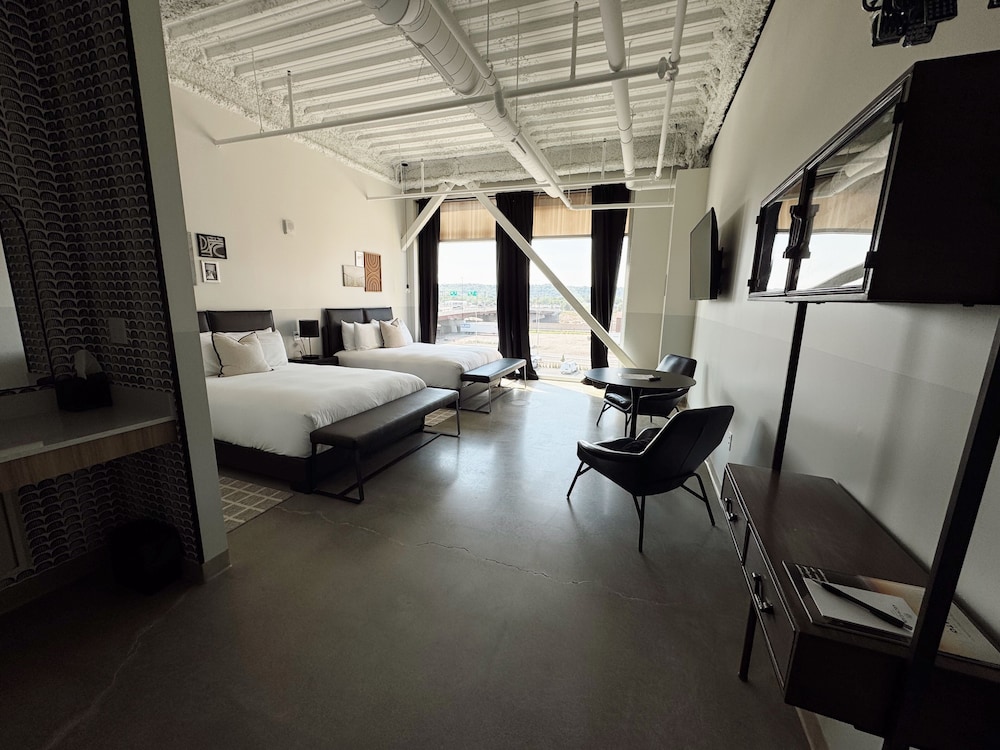 Suite, 2 Queen Beds photo 1