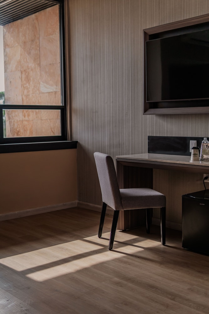 Suite - Photo 12